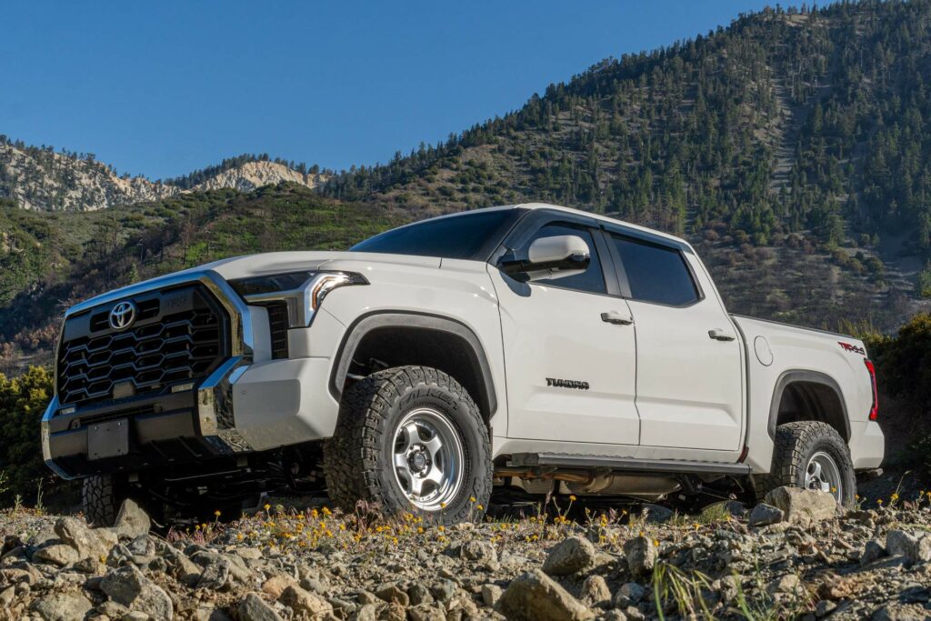 SP1 Trail Silver on Tundra run on the mountain.